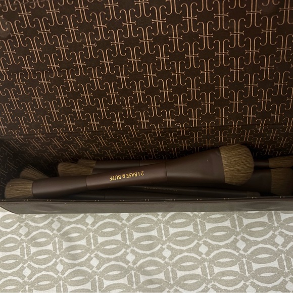 Tanielle Jai makeup brushes from Australia - Picture 5 of 5